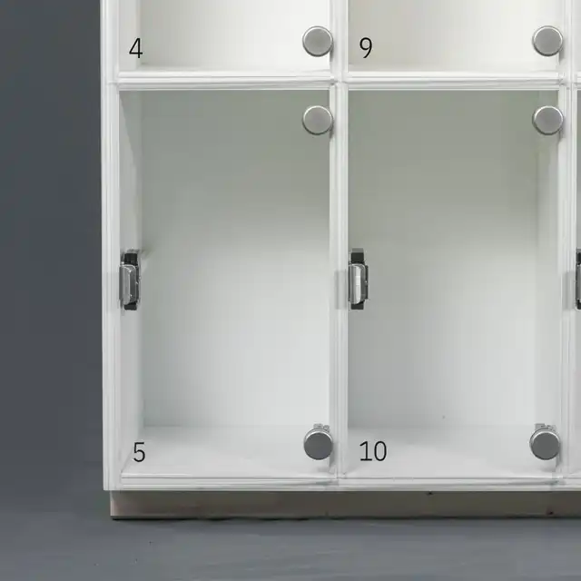 Binnenaanzicht van de vakken van multiplex
